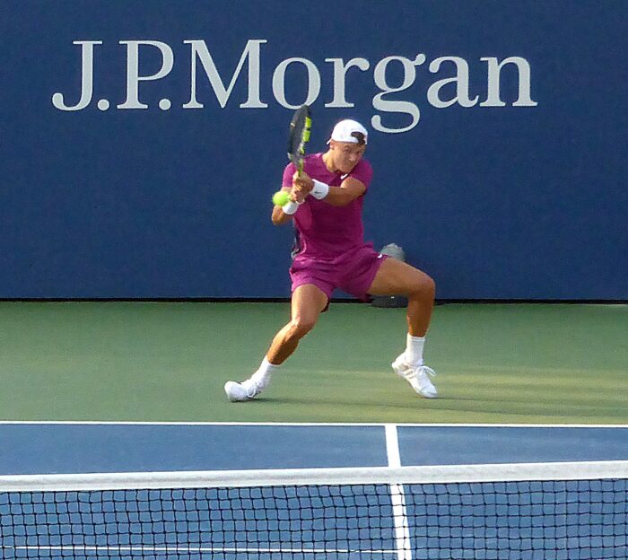 stretch backhand